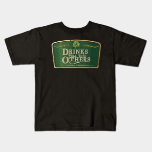 Drinks Well With Others - St Patrick'S Day Beer Label Kids T-Shirt